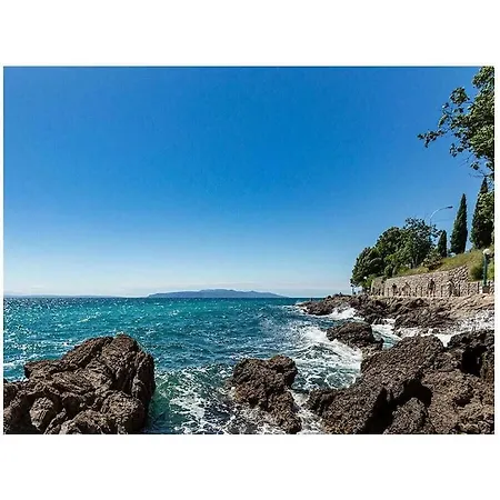 Blue With Sea View And Whirlpool Holiday home Opatija