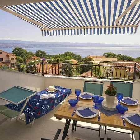 Blue With Sea View And Whirlpool Opatija