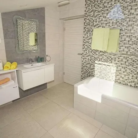 Holiday home Blue With Sea View And Whirlpool *